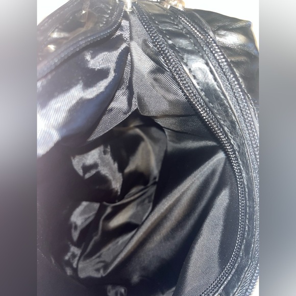Candie's Stylish Black Shoulder Bag - Picture 11 of 12